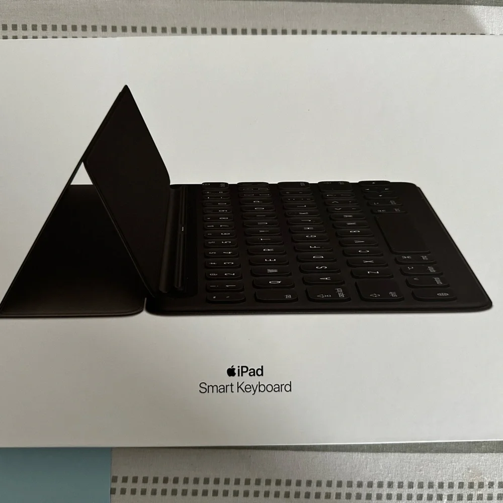 Apple Smart iPad Keyboard iPad Pro 10.5-inch, Open Box